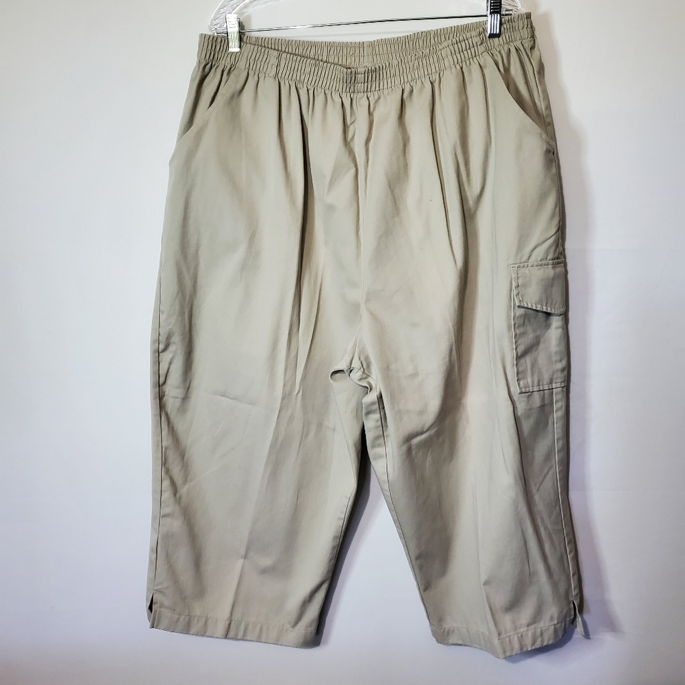Women's Plus Size Bobbie Brooks Stretch Pull On Cropped Cargo Pant Tan Waist 52"